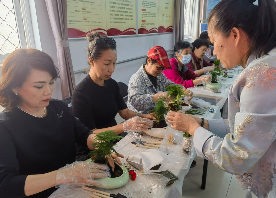 装备部社区开展“不忘爱初心 献礼母亲节”微景观制作活动(图2)